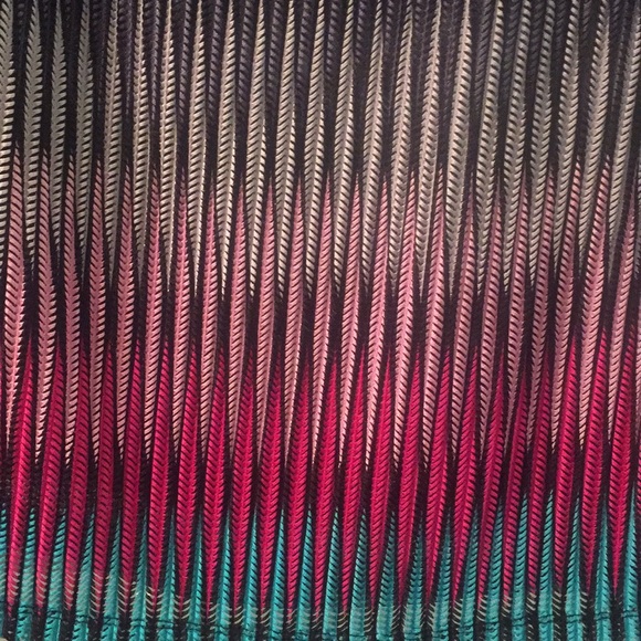 Multi-Color Wing Sleeve Top - Picture 3 of 6